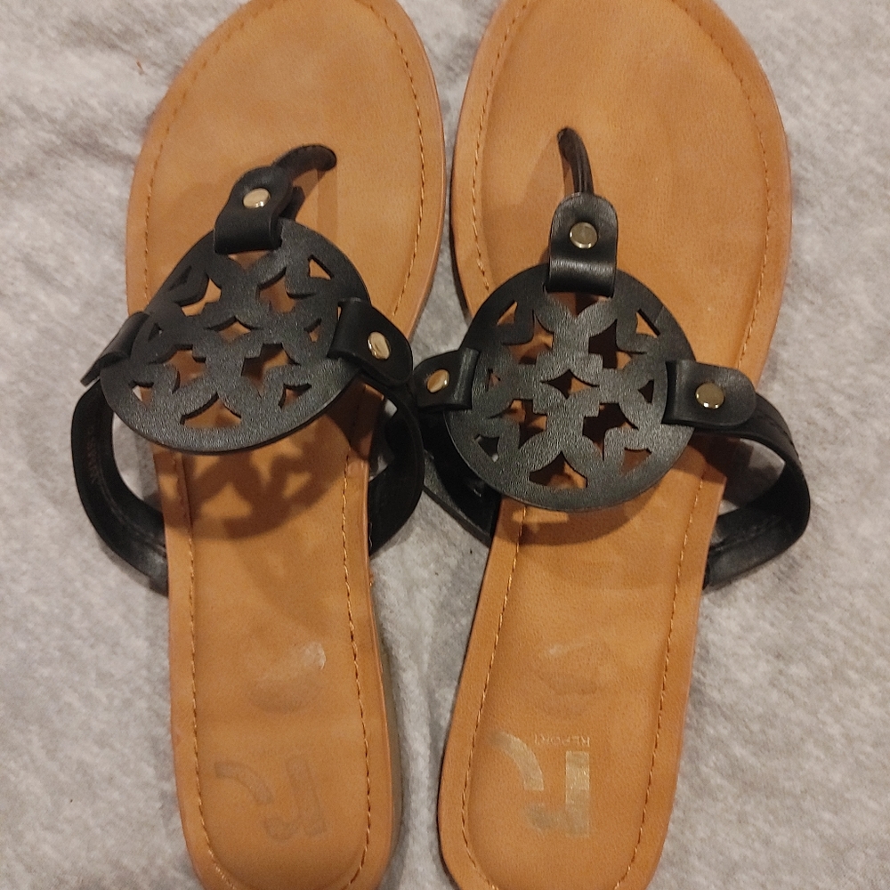 Report Sandals